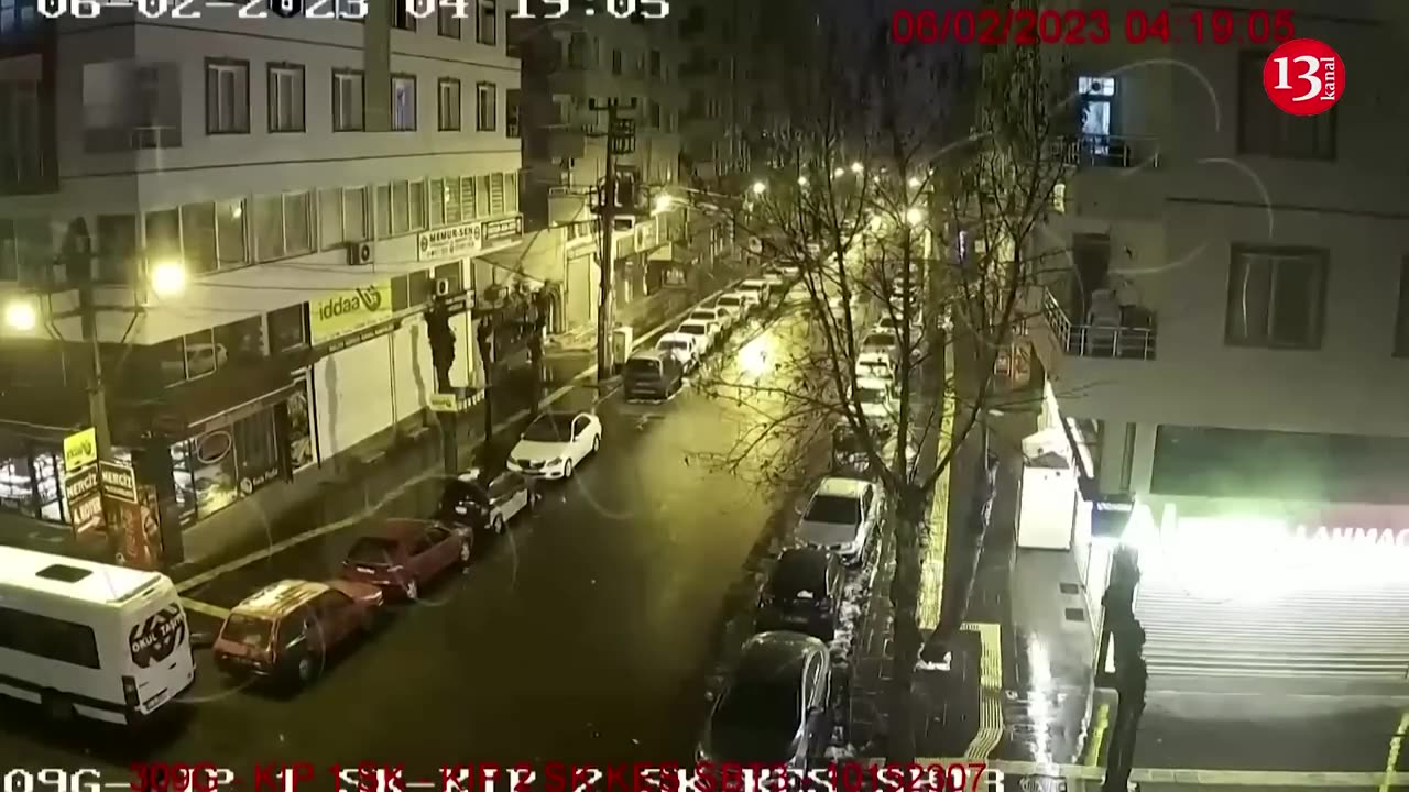 Turkey Earthquake Videos- Deprem anı CCTV captures moment massive quake hits Turkey