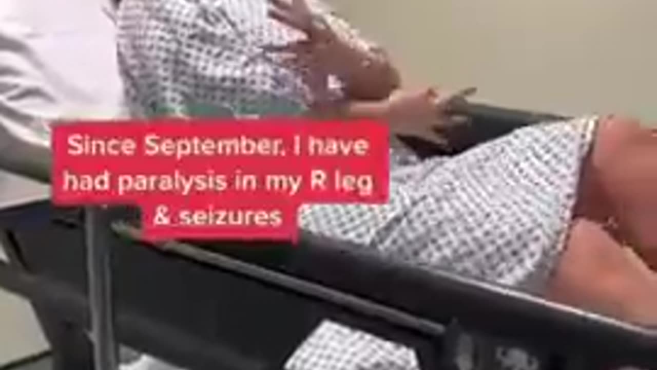 COVID 백신을 접종한 후 기능적 신경 장애, 오른쪽 다리 마비, 진드기 및 발작 장애가 온 23세 살 여 의대생