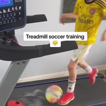 Kid is going to be a ⭐️ #futbolskills #soccerboy #treadmilltraining