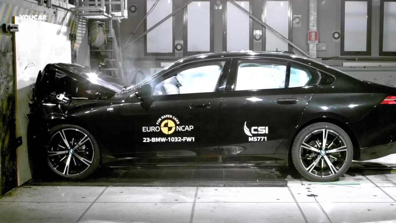 BMW crash test