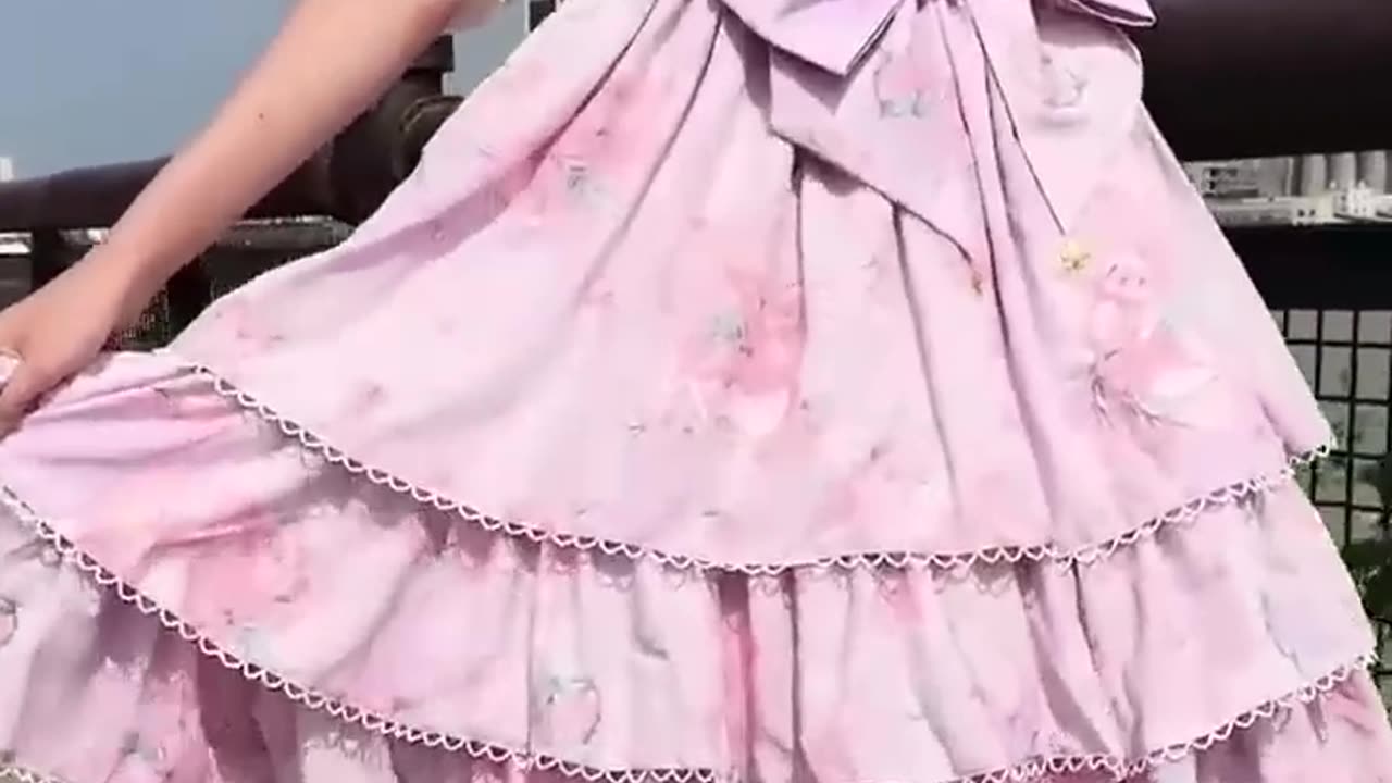Little girl: What's the experience of wearing lo at 40 degrees and not feeling the heat anymore
