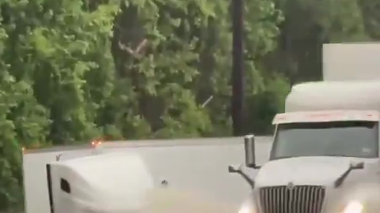 This Video shows moment big rig is swept 😮away by flood waters on freeway in Livingston Texas!