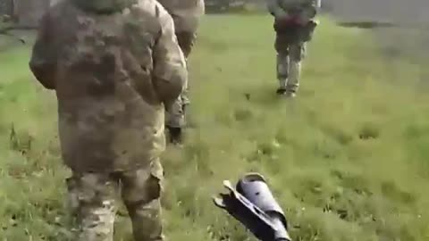 RAF soldier with 3 Ukrainian POW