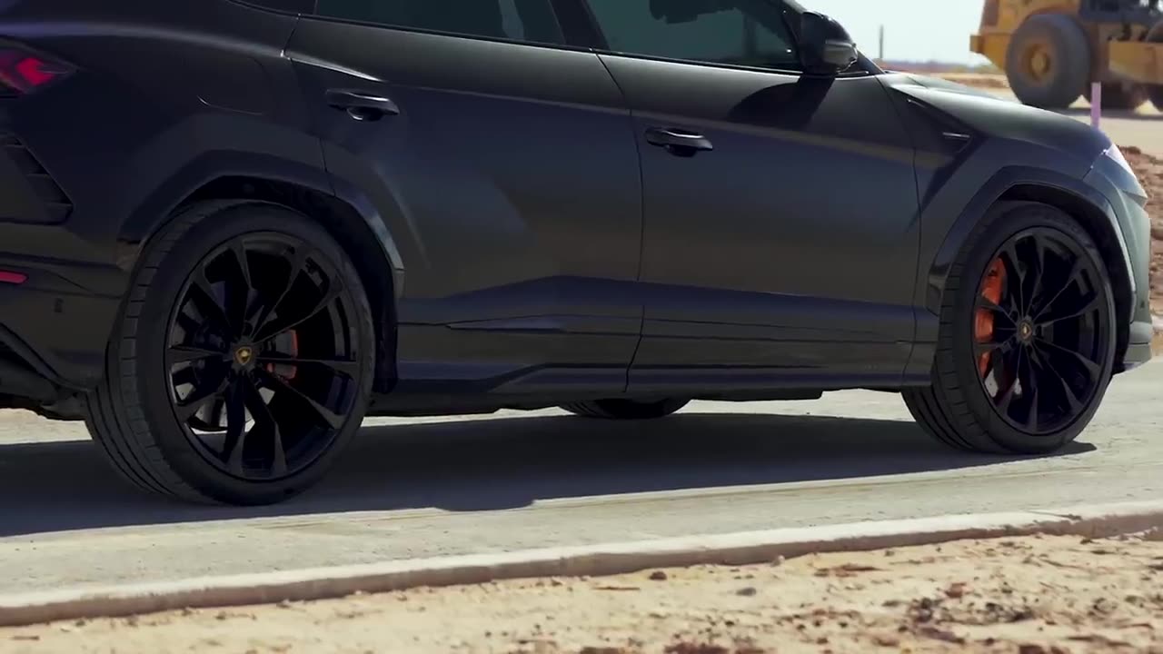 Tesla Cybertruck v Lamborghini Urus: DRAG RACE