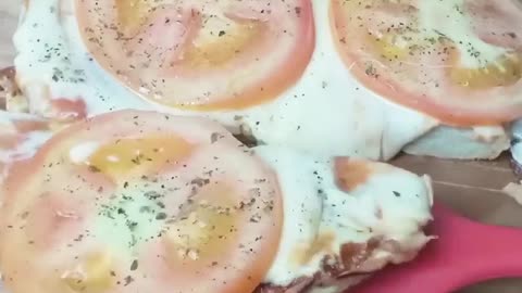 Pizza de frigideira sem farinha de trigo. Fica pronta em minutos!