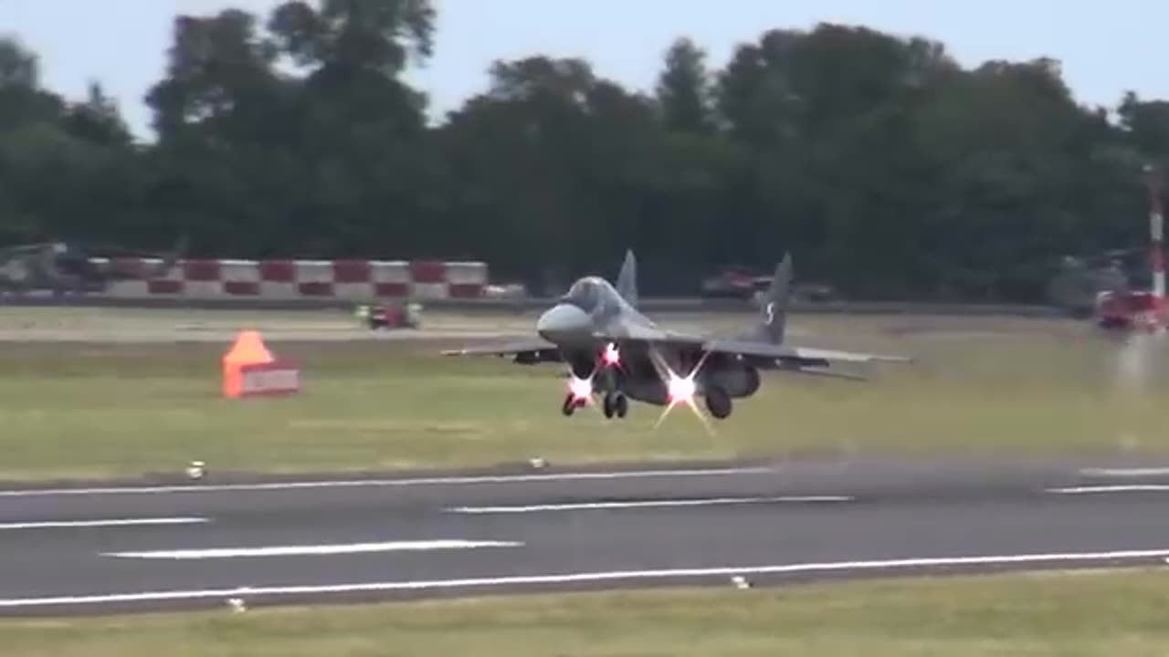 Spectacular vertical take off MIG 29 at RIAT 2015