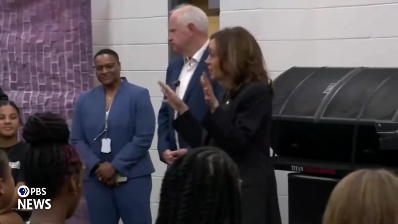 Kamala Harris gives high school students a masterclass in CRINGE