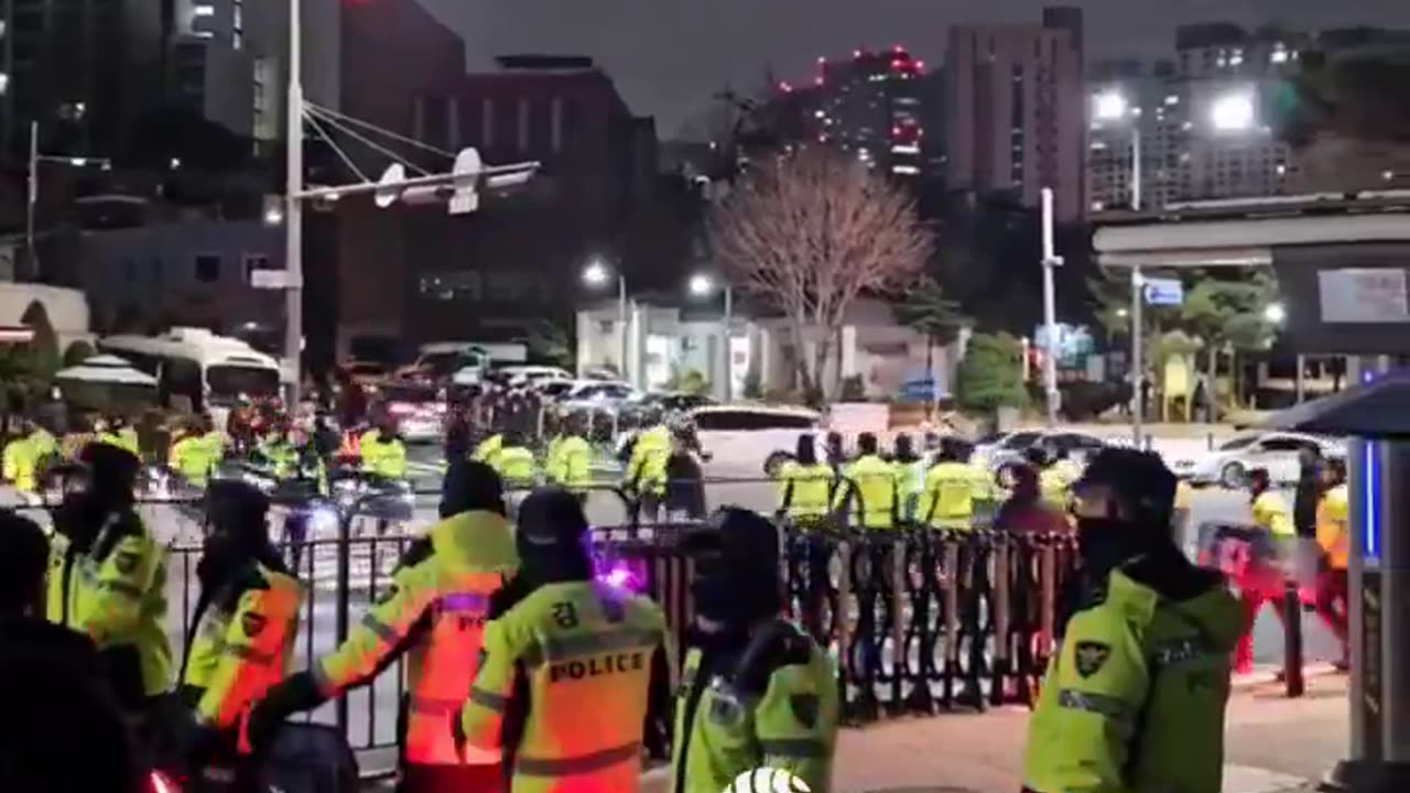 🚨🇰🇷 ALL MARTIAL LAW TROOPS LEAVE SOUTH KOREAN PARLIAMENT