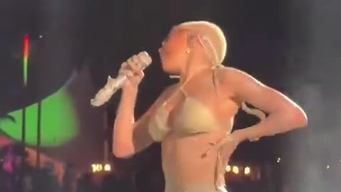 Doja Cat performing “Wet Vagina "