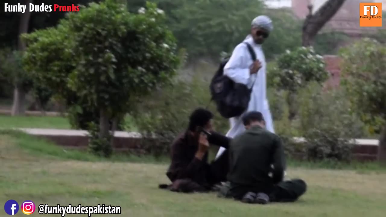 Bomb Prank in Pakistan _ Epic Bomb Prank _ Jalal Edi.mp4