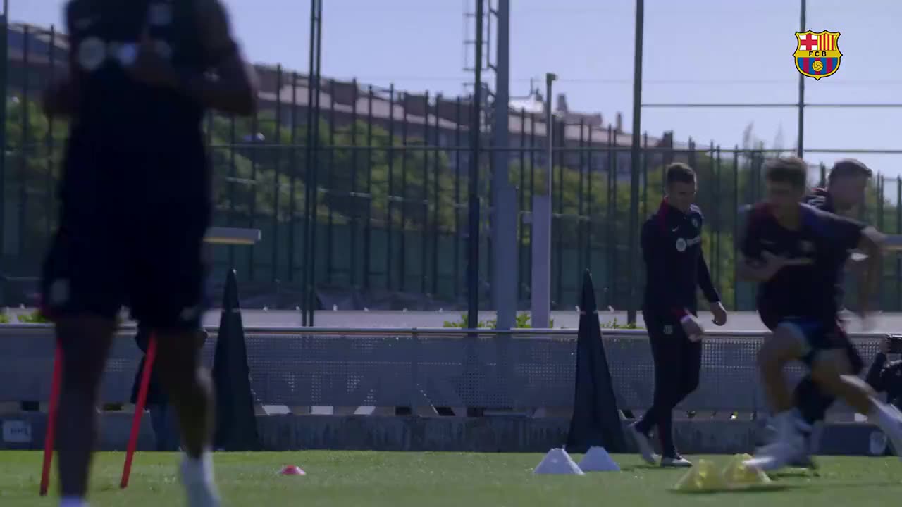 Szczesny shows off stunning saves in Barcelona training before Alaves match