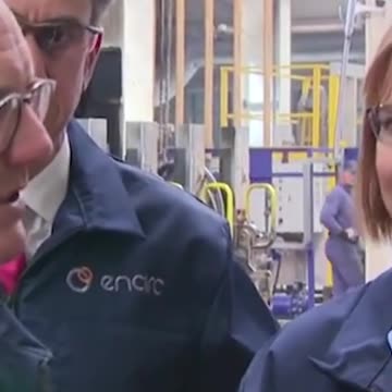 Keir Starmer visits glass factory to discuss British manufacturing