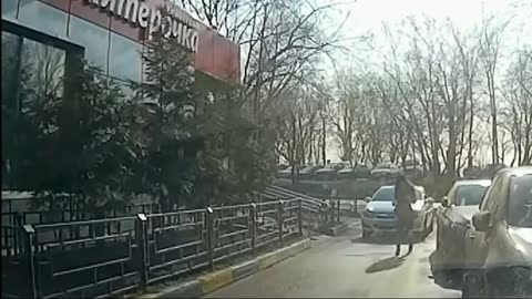 FUNNIEST WOMAN DRIVERS WITHOUT DRIVING SKILLS, WOMAN FAILS