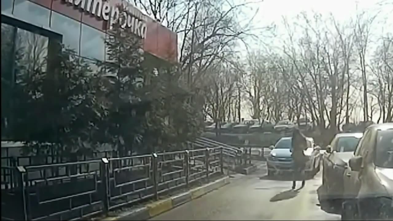 FUNNIEST WOMAN DRIVERS WITHOUT DRIVING SKILLS, WOMAN FAILS
