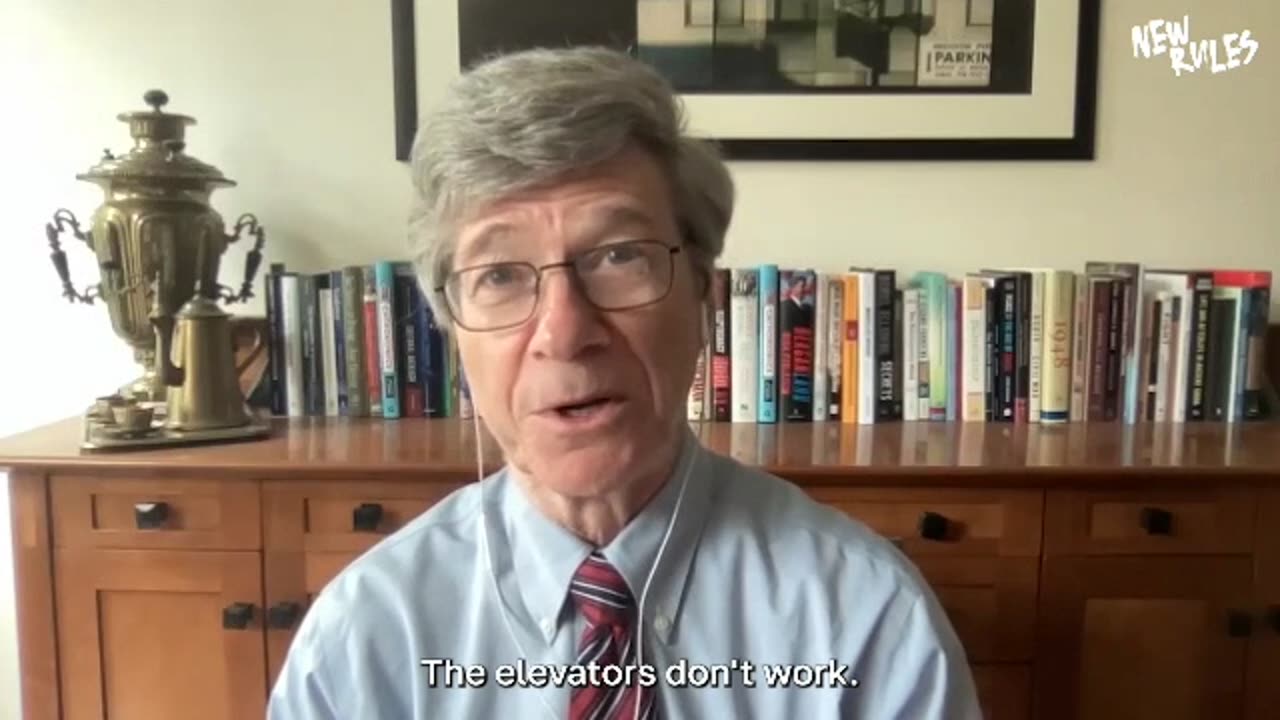 Jeffrey Sachs reacts on Biden's policy on supplying weapons to Ukraine.