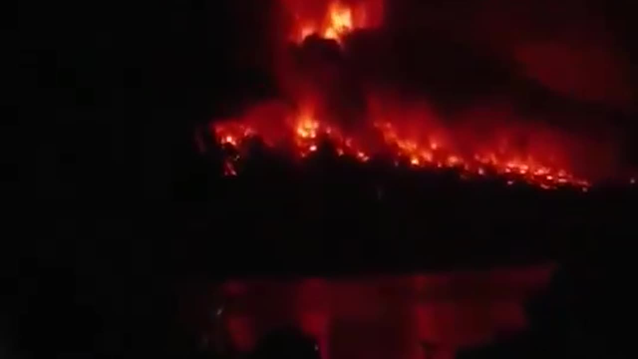 12,000 Evacuated as Lightning Bolts Spark Volcano Ash Cloud