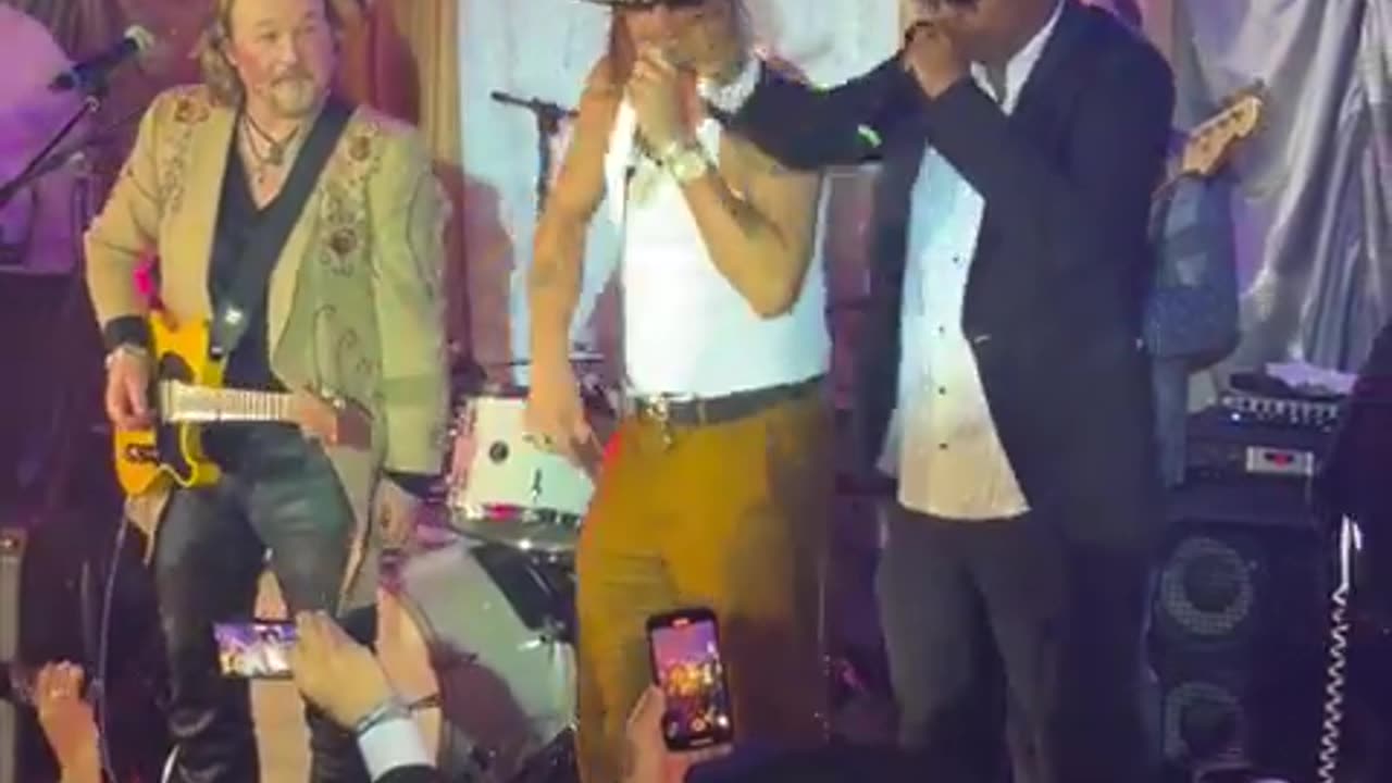 Kid Rock, Dougie Fresh, and Travis Tritt. Preform at a bar after the Kentucky Derby