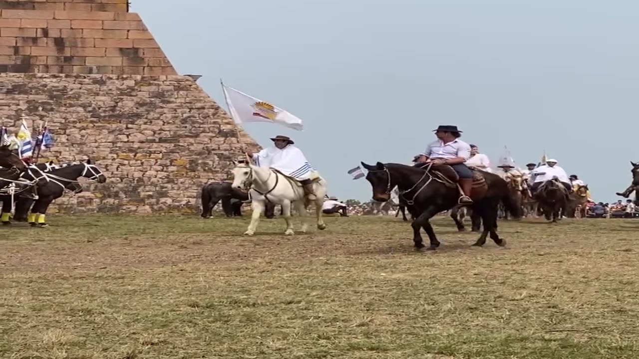 Presidente Lacalle Pou en el 30° Encuentro con el Patriarca (video 2) - Meseta de Artigas (Paysandú)