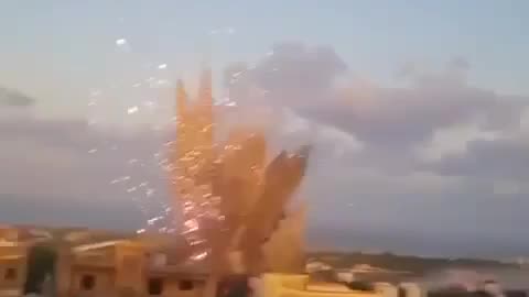 video shows an Israeli strike in Lebanon, reportedly near Tyre