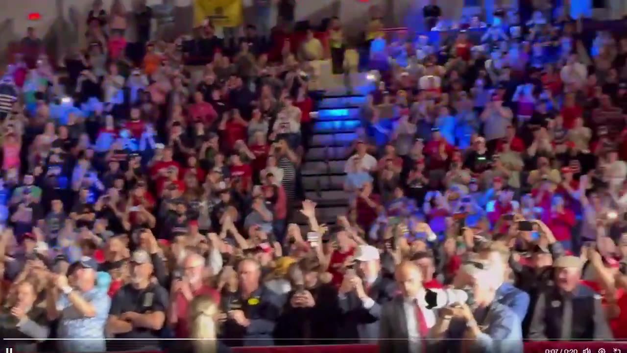 Tổng thống Trump đến Saginaw, Michigan cho một cuộc rally MAGA ...