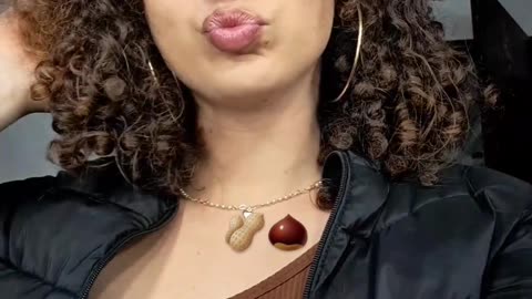 A kiss to this tgirl