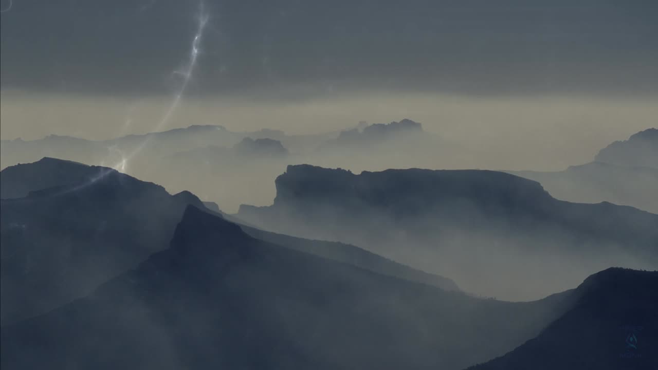 Calming music for moments of clarity, Deep sleep, meditation - 8 Hours Foggy mountain range visuals