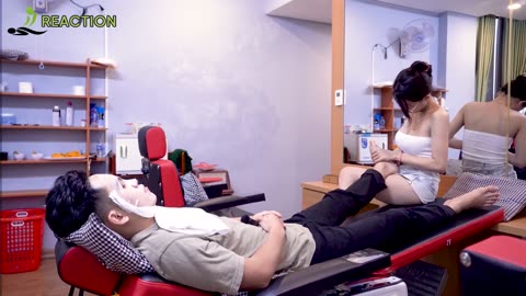 [ 4K ] The pain of massaging with the knees is the highlight of the back massage