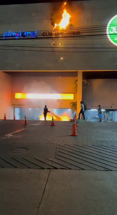 Incendio en Caribe Placa