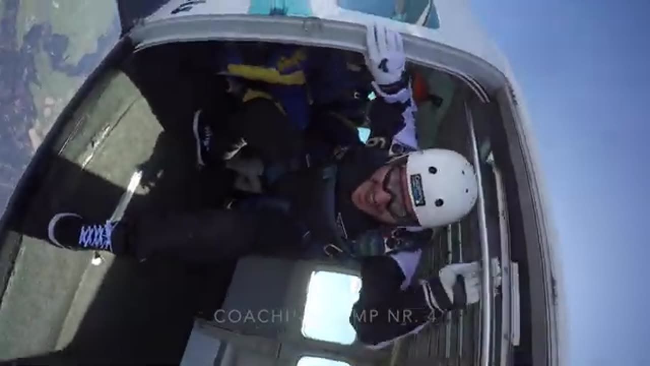 learning to skydive - coaching jumps after aff