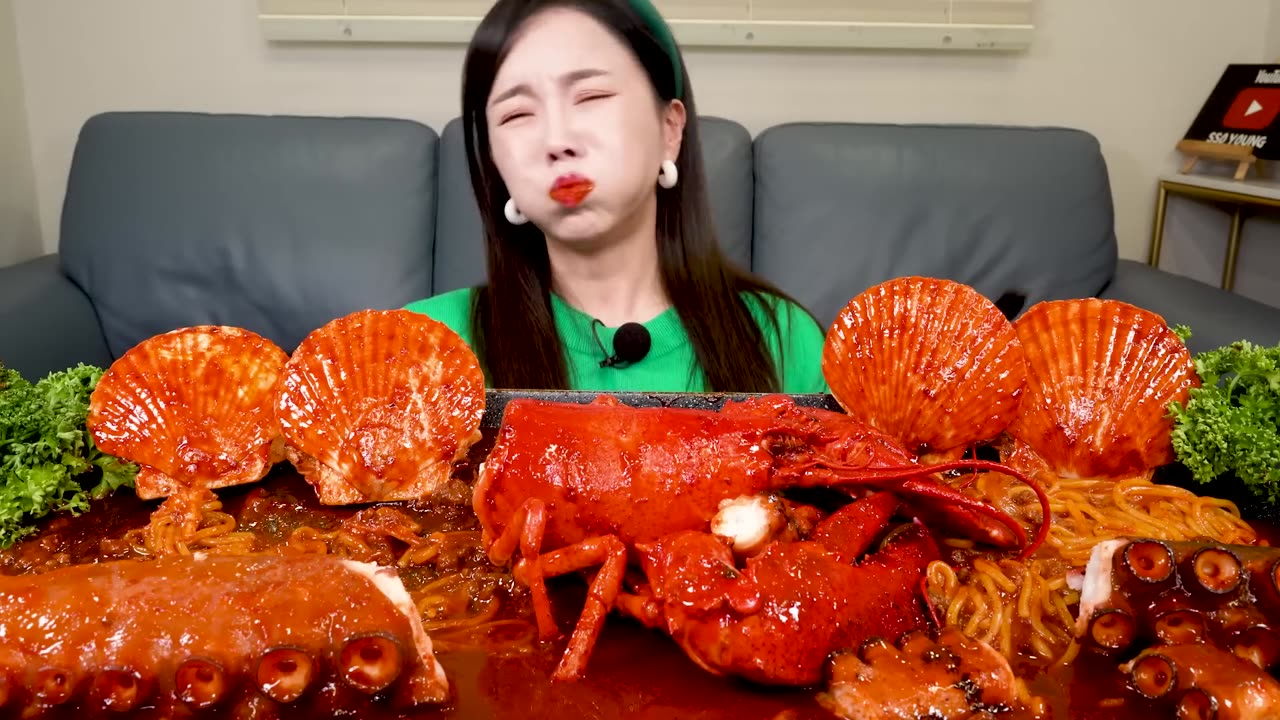 Mukbang Girl Eat whole 10kg Octopus