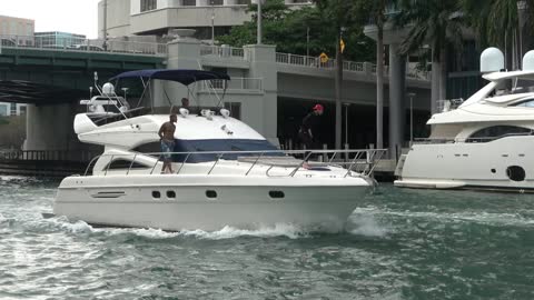 Sexy Yachts and Boats with lovely people make their way to Miami River !!!