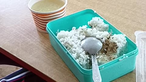 Porridge as her dish😭