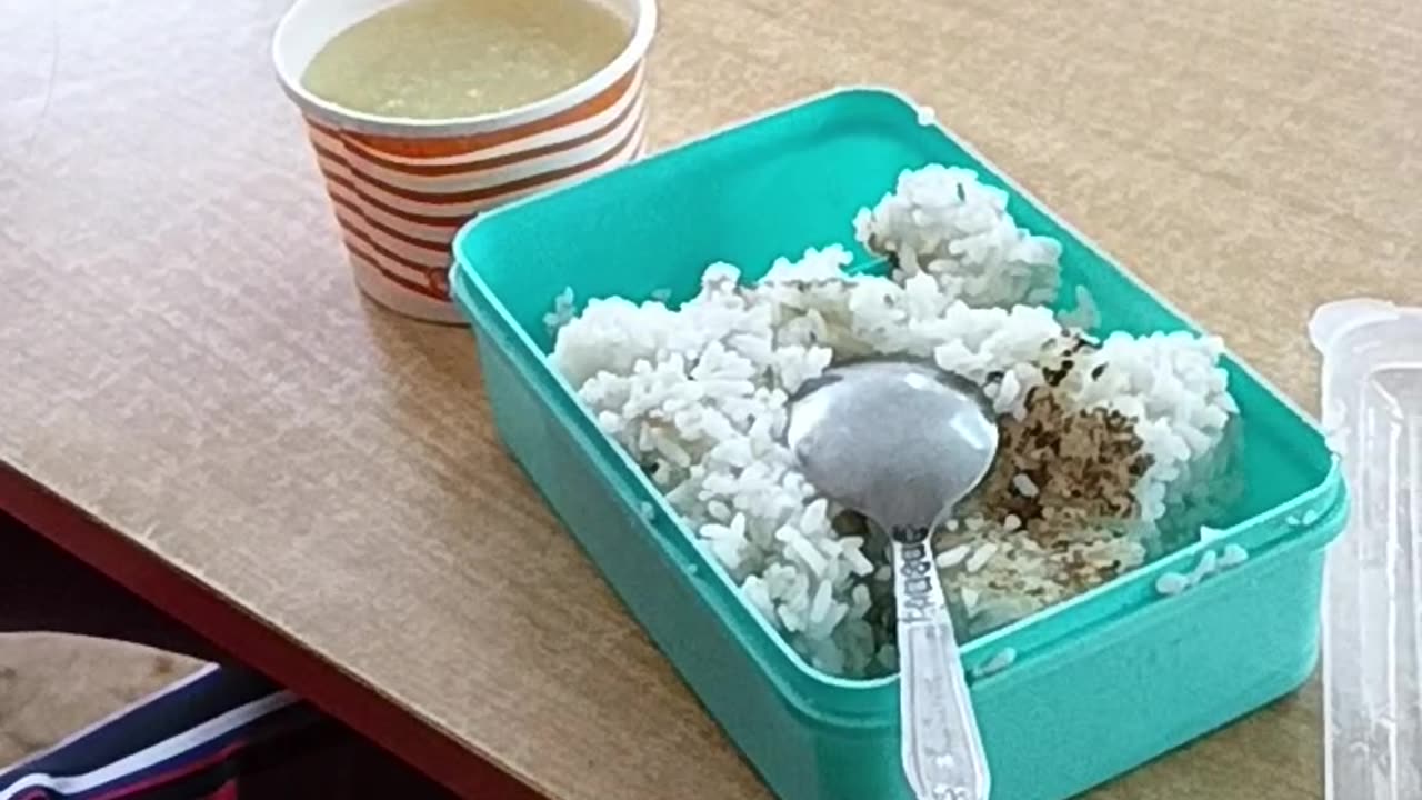 Porridge as her dish😭