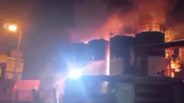 Fire at A motor oil producing plant in Azarshahr, northwest Iran