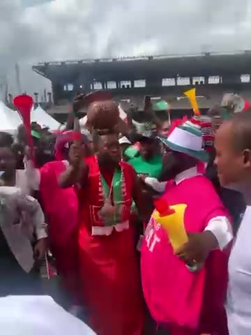Peter Obi arriving at Alana market Lagos