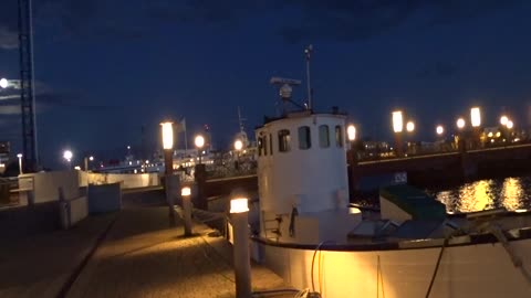 Vid Kajpromenaden om kvällen. Helsingborg 6 Aug 2017