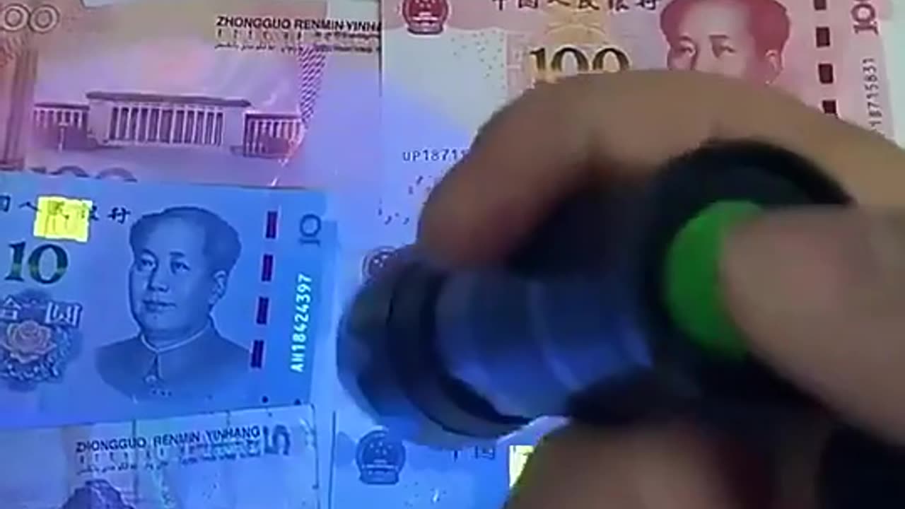 Powerful Rechargeable Fluorescent UV Flashlight with Zoom