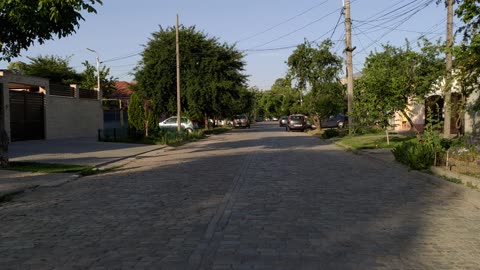 Plimbare pe strada Marului