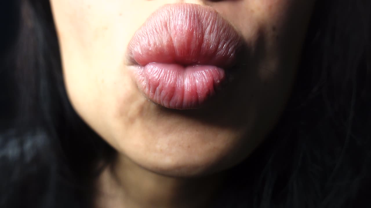 ASMR GLASS KISSING