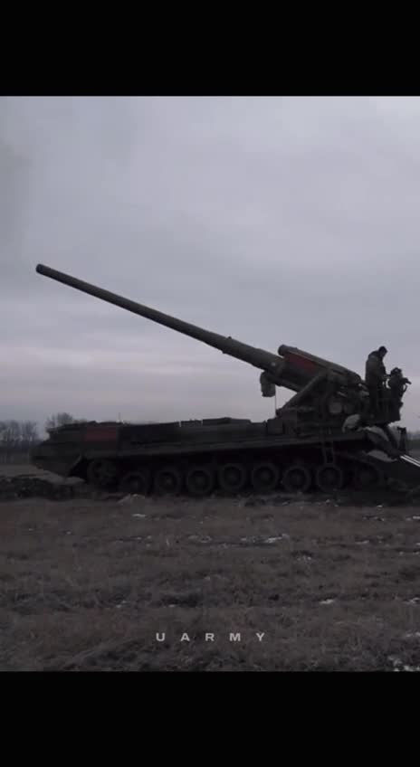 Ukrainians Firing Massive Soviet Artillery Gun