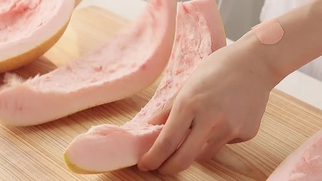 Today make pomelo flesh into a jelly, taste really was amazing to go and throw you out...