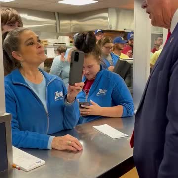 BLESSED STOP: Watch Trump Pop Into a Restaurant in South Carolina and Pray With the Workers