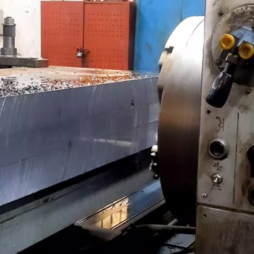 Heavy Metal Cutting on Horizontal Boring Machine