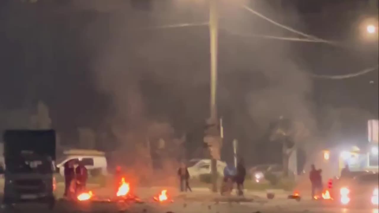 Clashes erupt between young Palestinians and Israeli forces