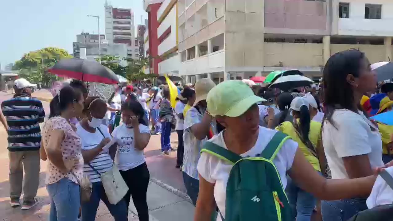 Madres comunitarias bloquean nuevamente carril en la avenida Venezuela