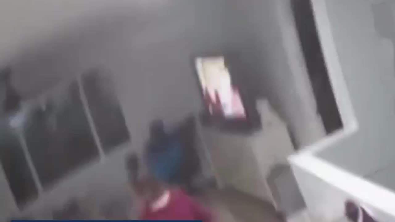 Rocha.invade casa
