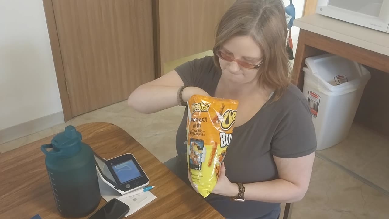 Reaction To Cheetos Crunchy Buffalo Chips