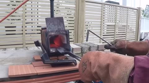 Auckland knifemaker