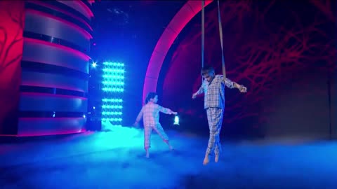 The Amazing 7 & 10 Year Old Aerial Acrobats Duo!