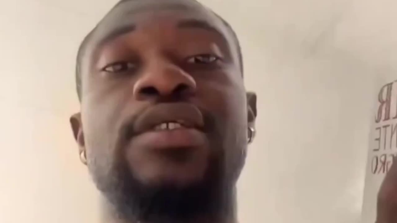 African man discovers dark chocolate in Spain and wants to file a complaint and